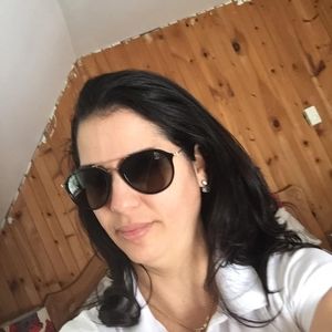 Meet your Posher, Yanira